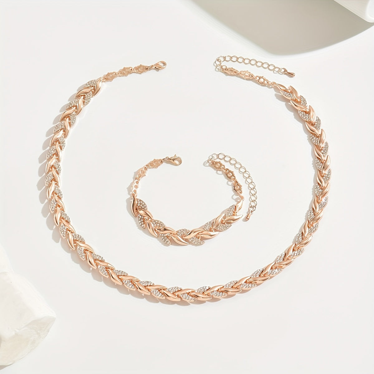 Fishtail chain set shown in both rose gold and silver