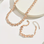 Fishtail chain set, close view of the woven braid
